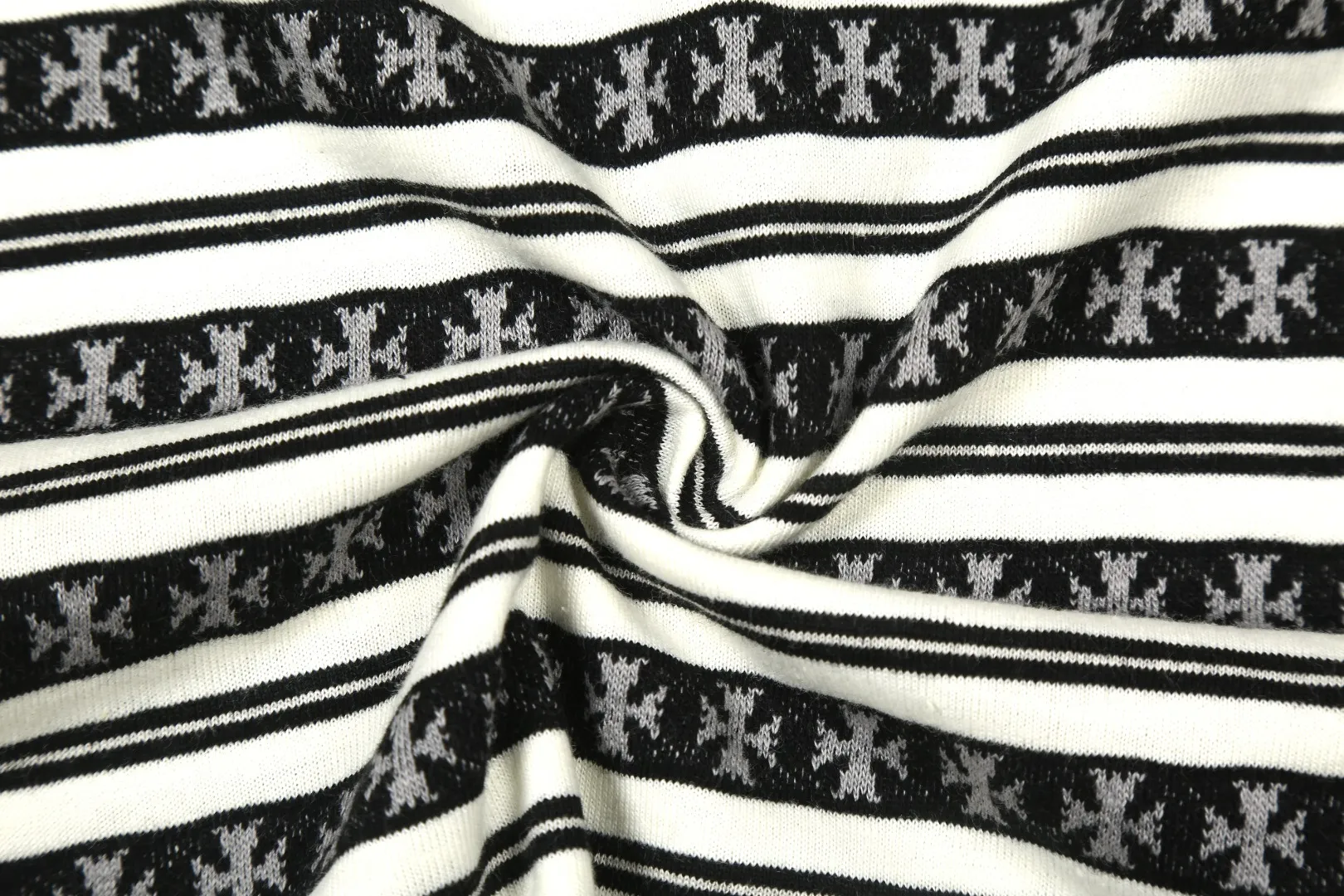 P210 White background picture [Popular item] Code: 25020# Color: Black/Pink/Blue Size: S to - CH Croix heart niche design cross jacquard striped long sleeves brings striped Polo to Next Levels. Loose fit. Same style for men and women. Lazy and casual. Street style. Three colors. Customized style.